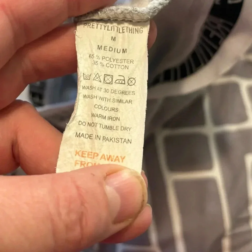 PRETTY LITTLE THING CROPPED GRAY HOODIE medium - Picture 12 of 12